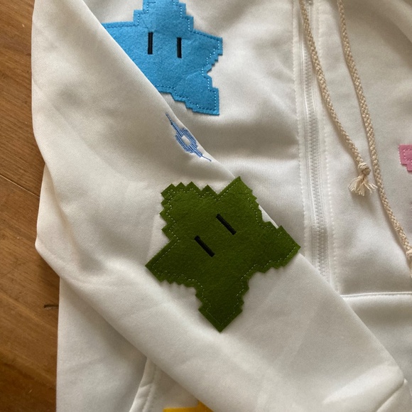 Kawaii style white hoodie, about 40” chest - Picture 8 of 9